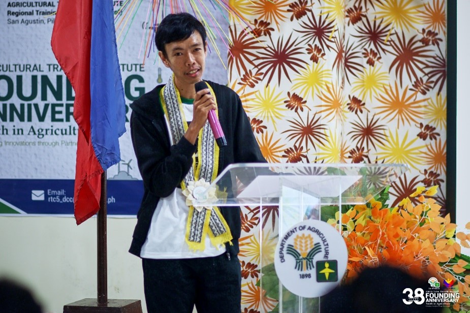 CTosoc_Mr. Matt D. Monserate, Corn Internship Program Beneficiaries (Batch 1) shared his testimonies as a Young Agripreneur.jpg CTosoc_Mr. Matt D. Monserate, Corn Internship Program Beneficiaries (Batch 1) shared his testimonies as a Young Agripreneur.jpg