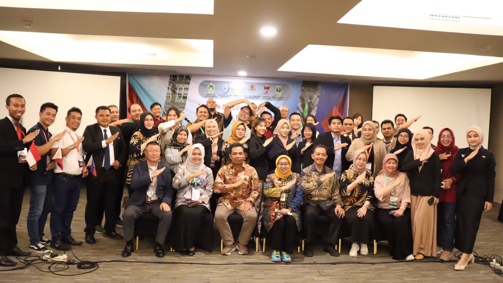 ASEAN group photo.jpg ASEAN group photo.jpg