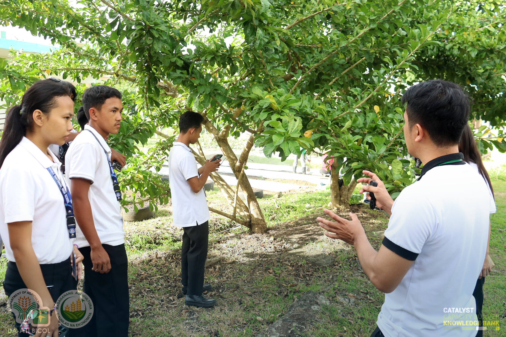 RNHS farm visit2.jpg RNHS farm visit2.jpg